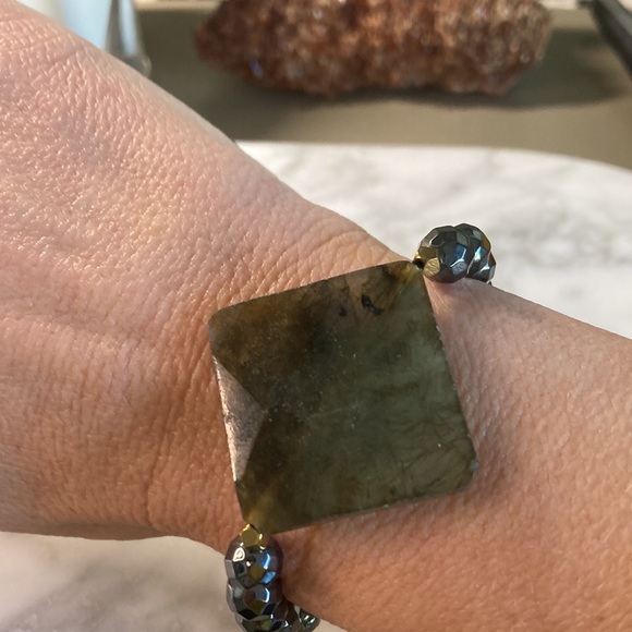 Labradorite & grey hematite bracelet - Picture 2 of 6